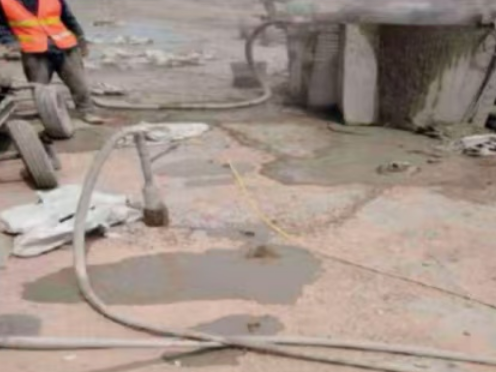 乌烈镇水泥混凝土路面板底注浆技术 路面脱空注浆整治方案